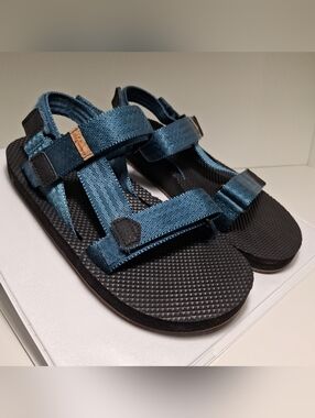 Freewaters Teal Strappy Walking Sandals - Size 7 Like New